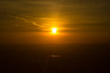 Helikopterden gün batımı görüntüsü