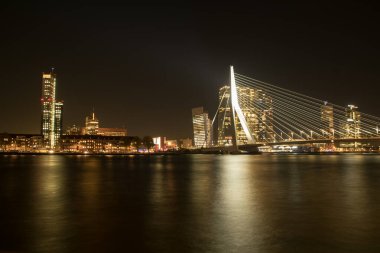 Rotterdam 'ın ufuk çizgisi, Hollanda geceleri