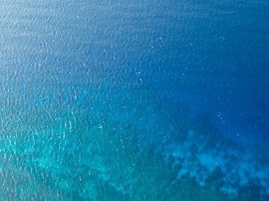 Büyük Ada, Hawaii yakınlarındaki Pasifik Okyanusu 'nun havadan görünüşü