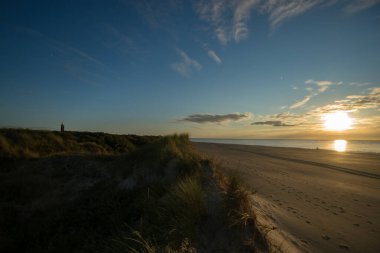 Hollanda sahillerinde gün batımı