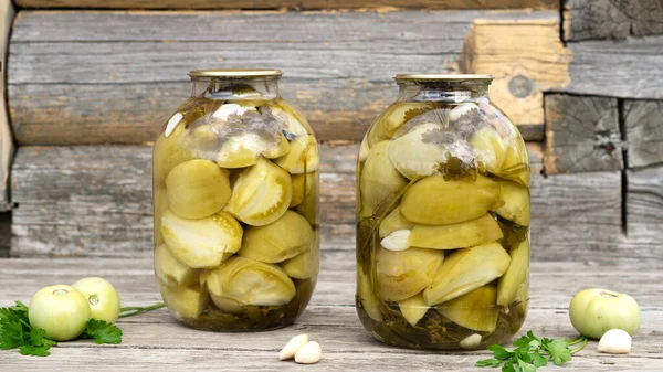 Homemade pickled green tomatoes for winter in a glass jars with garlic and parsley. Home preservation from the autumn harvest from the garden. — Stock Photo, Image
