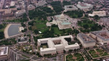 Washington, D.C. 2017 dolaylarında, ABD Kongre Binası 'nın yüksek açılı hava manzarası. Cineflex ve RED Epic-W Helyum ile çekilmiştir..