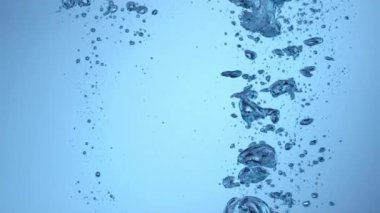 Yavaş çekimde sualtı kabarcıkları