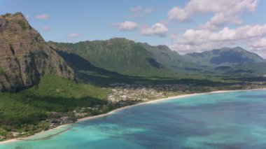 Oahu, Hawaii 2018 dolaylarında. Waimanalo Sahili 'nin havadan görünüşü. Cineflex ve RED Epic-W Helyum ile çekilmiştir..