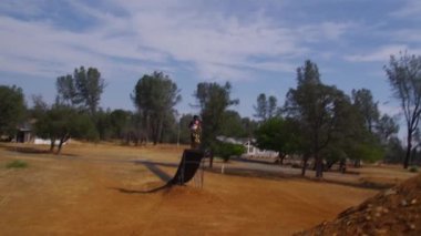 Motocross binici büyüyecek atlama, yavaş hareket