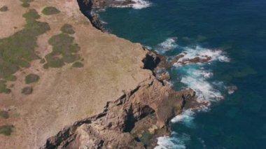 Molokai, Hawaii 2018 dolaylarında. Molokai sahilinin havadan görüntüsü. Cineflex ve RED Epic-W Helyum ile çekilmiştir..