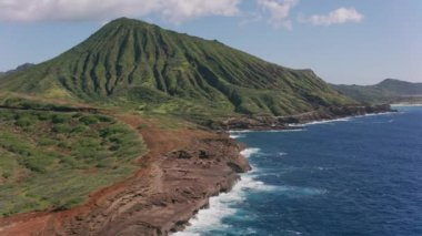 Oahu, Hawaii 2018 dolaylarında. Koko Krateri 'nin hava görüntüsü. Cineflex ve RED Epic-W Helyum ile çekilmiştir..