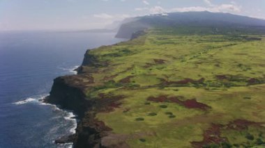 Molokai, Hawaii 2018 dolaylarında. Molokai sahilinin havadan görüntüsü. Cineflex ve RED Epic-W Helyum ile çekilmiştir..