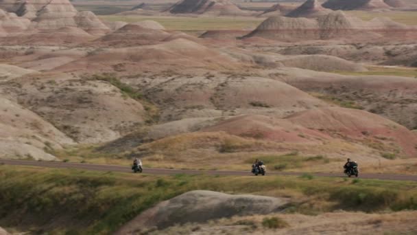 Dakota Del Sud Circa 2018 Motocicli Che Attraversano Badlands National — Video Stock