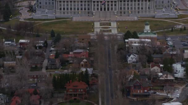犹他州盐湖城 2017年左右 飞上州际公路 展示犹他州国会楼 — 图库视频影像