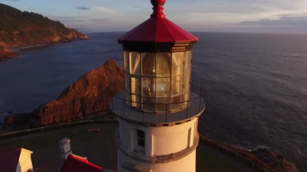 Luftaufnahme Des Heceta Head Leuchtturms Bei Sonnenuntergang Oregon — Stockvideo