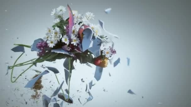 Vase Mit Gefälschten Blumen Zerbricht Superzeitlupe Aufgenommen Mit Phantom Flex — Stockvideo