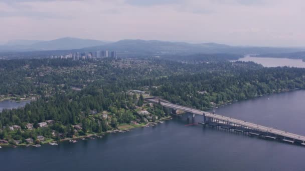 Bellevue Washington Circa 2018 Ponte Galleggiante Sul Lago Washington Con — Video Stock