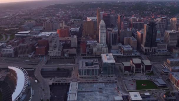 Luchtfoto Van Cincinnati Ohio Bij Zonsondergang — Stockvideo