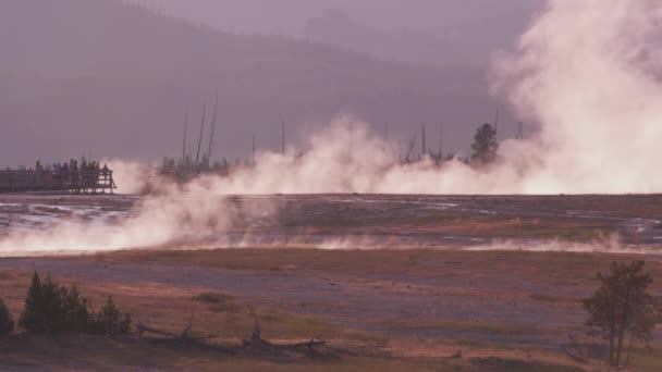 Gejzír Medence Naplementekor Yellowstone Nemzeti Park — Stock videók