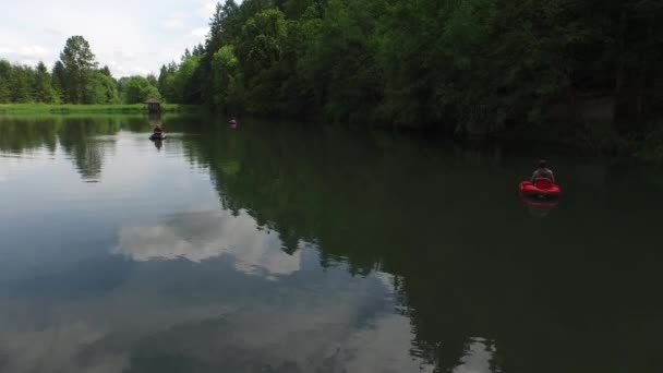 Vista Aérea Los Pescadores Mosca Lago — Vídeo de stock