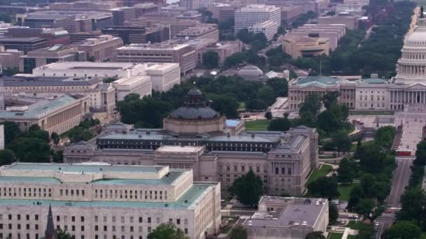 华盛顿特区约2017年 国会图书馆和国会大厦的空中景观 用Cineflex和Red Epic Helium拍摄 — 图库视频影像