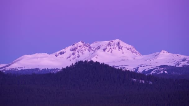 Орегон Около 2018 Года Увеличение Гор Над Национальным Лесом Дешутс — стоковое видео