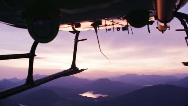 Britisk Columbia Omkring 2018 Undersiden Helikopteren Ved Solnedgang Skudt Fra – Stock-video