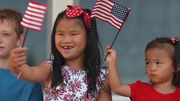 Crianças Acenando Bandeiras Americanas Tiro Phantom Flex — Vídeo de Stock