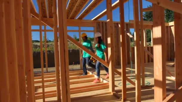 Voluntarios Trabajando Juntos Proyecto Construcción — Vídeos de Stock