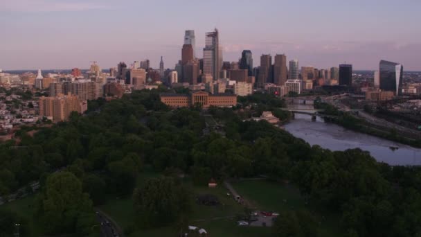 Philadelphia Pennsylvania 2017 Dolaylarında Philadelphia Sanat Müzesi Şehir Merkezinin Havadan — Stok video
