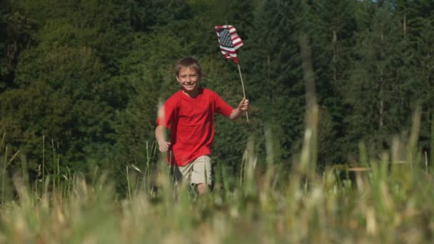 Fiú Fut Amerikai Zászló Lövés Phantom Flex — Stock videók