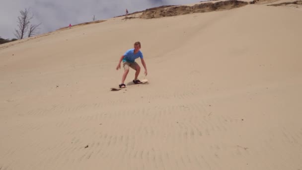 Sandboarding Ragazzi Dune Oregon — Video Stock