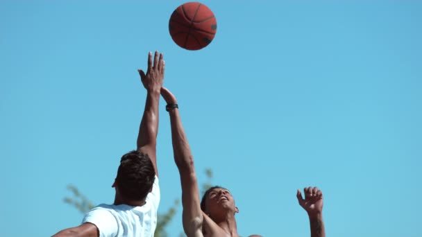Супер Медленный Снимок Баскетбольного Наконечника Снятый Фантом Флекс — стоковое видео