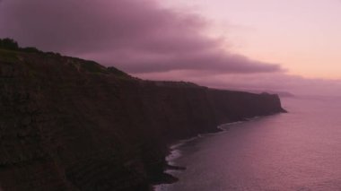 Molokai, Hawaii 2018 dolaylarında. Molokai sahilinde güzel bir gün batımı. Cineflex ve RED Epic-W Helyum ile çekilmiştir..