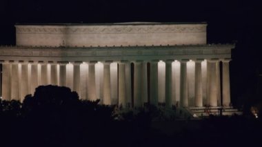 Washington, D.C. 2017 dolaylarında, Lincoln Memorial 'ın yakın çekim hava görüntüsü. Cineflex ve RED Epic-W Helyum ile çekilmiştir..