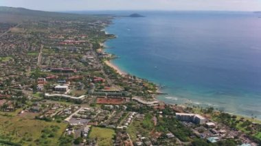 Maui, Hawaii 2018 dolaylarında. Wailea, Maui 'nin havadan görünüşü. Cineflex ve RED Epic-W Helyum ile çekilmiştir..