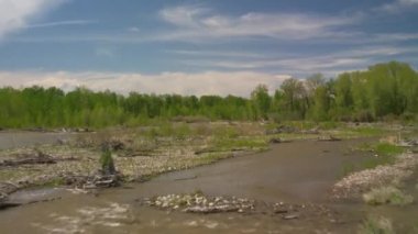 Yellowstone Ulusal Parkı, Wyoming. Yellowstone Ulusal Parkı 'nın havadan görünüşü. Helikopterden Shotover gimbal ve RED 8K kamera ile çekildi..