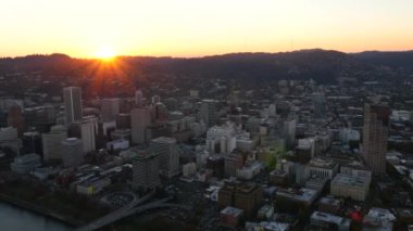 Portland City, Oregon, gün batımında, hava klibi: 4K Ultra HD