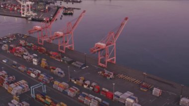 Seattle, Washington 2017 dolaylarında, Seattle nakliye limanının havadan görünüşü. Cineflex ve RED Epic-W Helyum ile çekilmiştir..