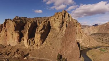 Smith Kayası, Oregon 'un havadan görünüşü