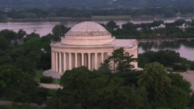 Washington, D.C. 2017 dolaylarında, Jefferson Anıtı 'nın havadan görünüşü. Cineflex ve RED Epic-W Helyum ile çekilmiştir..