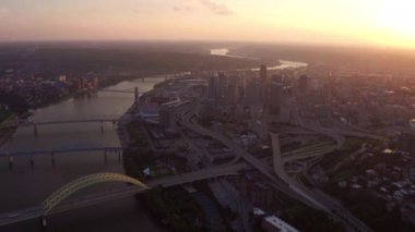 Günbatımında Ohio, Cincinnati 'nin hava manzarası