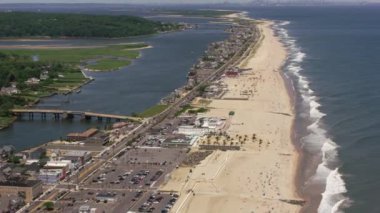 New Jersey dolayları-2017, New Jersey plajında New York 'tan Sandy Hook' a doğru uçuyor. Cineflex ve RED Epic-W Helyum ile çekilmiştir..