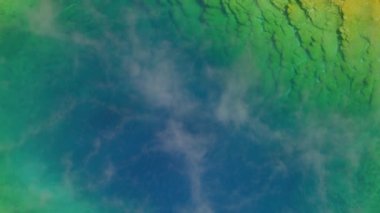 Yellowstone Ulusal Parkı, Wyoming. Yellowstone Ulusal Parkı 'nın havadan görünüşü. Helikopterden Shotover gimbal ve RED 8K kamera ile çekildi..