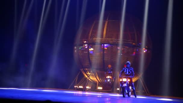 Beijing China Diciembre 2013 Artistas Circo Chino Montan Motocicletas Jaula — Vídeo de stock