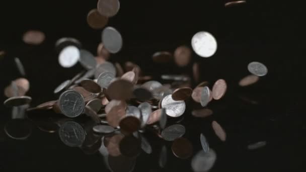 硬币慢动作坠落 以1000 Fps的速度射向幻影Flex — 图库视频影像