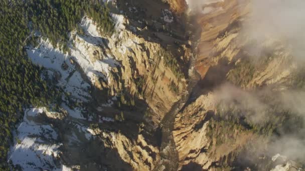 옐로스톤 와이오밍 그랜드 캐니언 옐로스톤 Shotover Gimbal Red 카메라와 헬리콥터에서 — 비디오