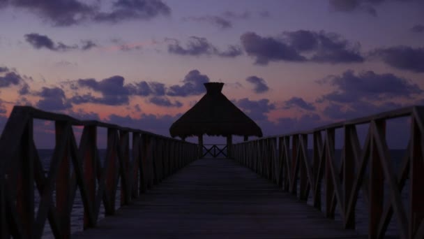 Timelapse Soluppgång Över Piren Tropisk Resort — Stockvideo