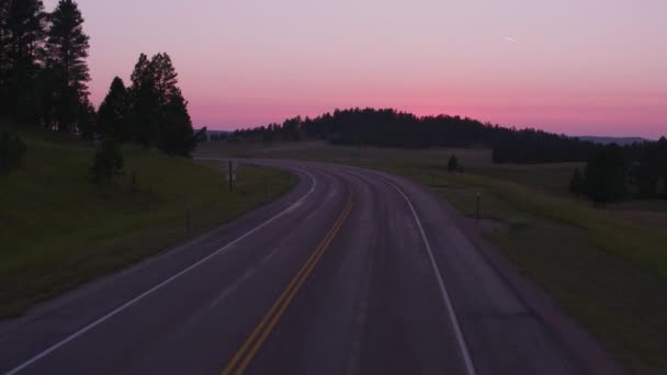 Jadąc Autostradą Zachodzie Słońca Wyoming — Wideo stockowe