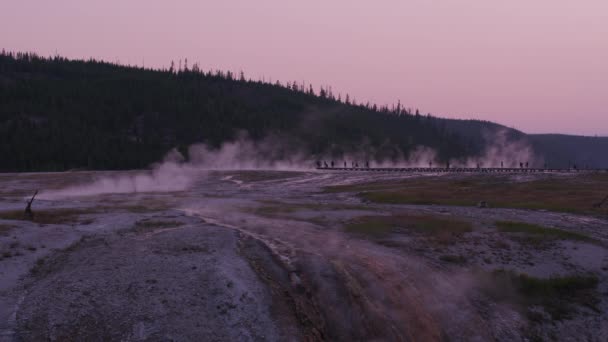 Cuenca Del Géiser Atardecer Parque Nacional Yellowstone — Vídeos de Stock