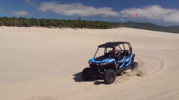 Aerial View Atv Driving Sand Dunes Oregon — Stock Video