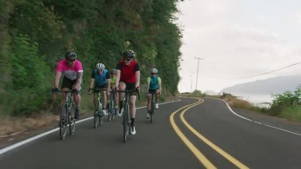 Tracciamento Gruppo Ciclisti Strada Campagna Completamente Rilasciato Uso Commerciale — Video Stock