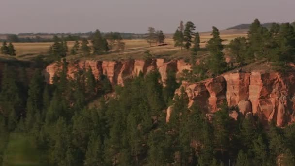 Şeytani Kule Wyoming Yakınlarındaki Uçurumların Yanından Geçiyoruz — Stok video