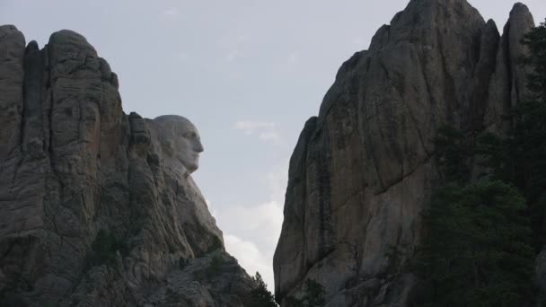George Washington Eingerahmt Zwischen Felsen Mount Rushmore National Memorial South — Stockvideo